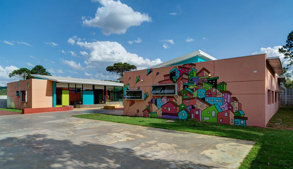 Casa Lar - Centro Educacional | ambiente familiar | ODVO arquitetura e urbanismo | Detalhe da pintura temática na parede