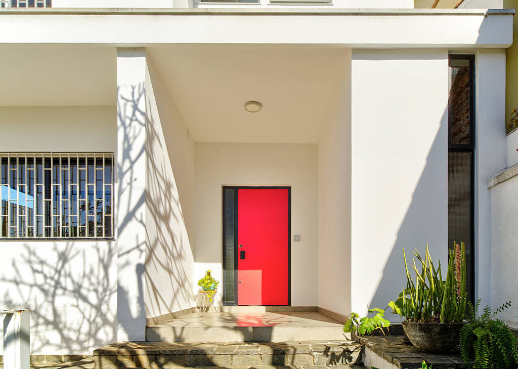 Casa Delfino | reforma de uma casa urbana | ODVO arquitetura | Porta principal