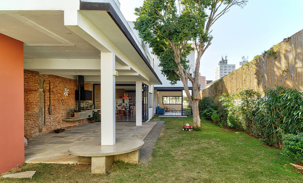 Casa Delfino | reforma de uma casa urbana | ODVO arquitetura | Integração com o jardim